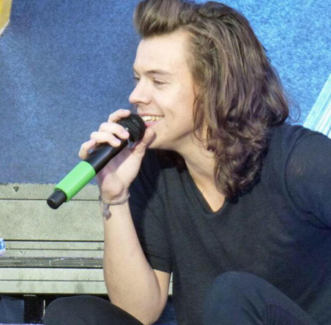 1dupdateo's tweet photo. Harry on stage in Brussels 13 / 6
#1dpics #1dupdatesonline #1DForMMVA http://t.co/SLnyufb8aa
