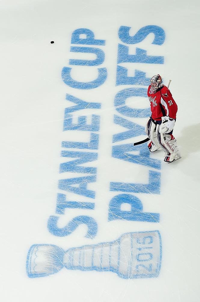 Capitals's tweet image. NEWS: #Caps Re-sign Philipp Grubauer to a 2-year, one-way contract. RT to congratulate Grubi! capitalstoday.monumentalnetwork.com/2015/06/15/cap…