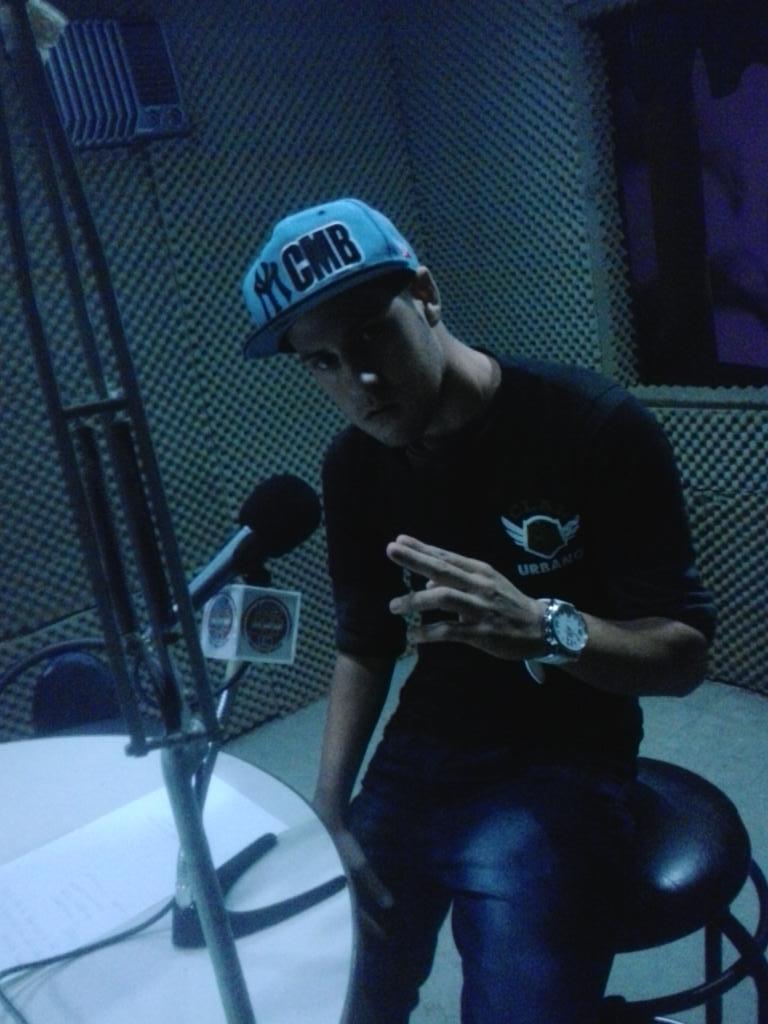 ElMasivoPy's tweet photo. Trabajando en la promo del tema En la 100.5 ARP
 MI DESEO 

EL MASIVO http://t.co/DX9dySi6GL