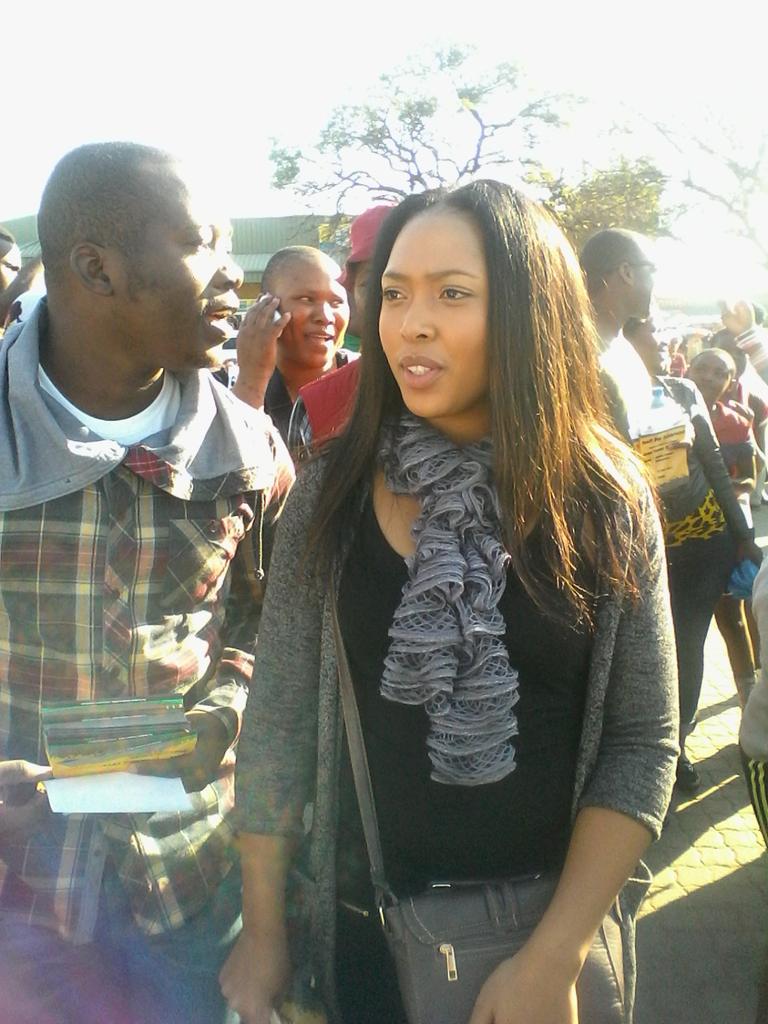 ConfidenceMosa's tweet photo. Can't believe i saw her http://t.co/z2pqZrxAEl