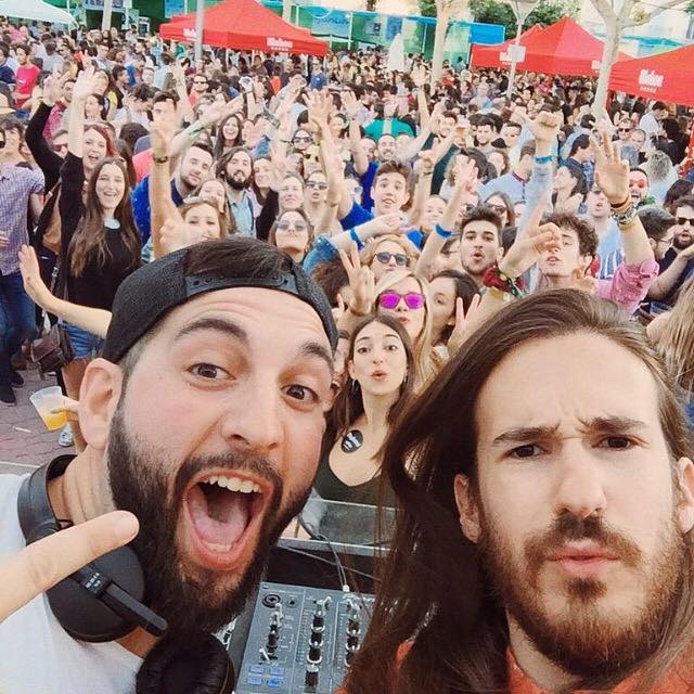 FdelosSentidos's tweet photo. Nos encanta el selfie que se hicieron @Ferdinandsound @CarlosSadness y por supuesto vosotros!!! #Sentidos2015 http://t.co/SNmyvoKciJ