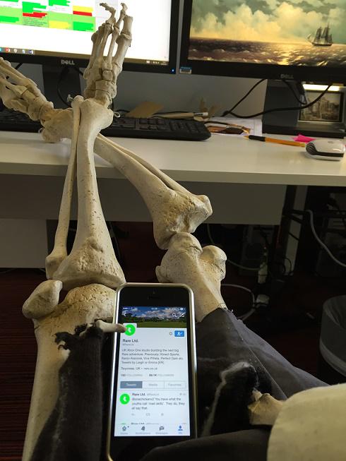 AskCaptainBones's tweet image. Just announced my first game, #SeaofThieves. Sure, @RareLtd are helping, but I'm doing all the important work.