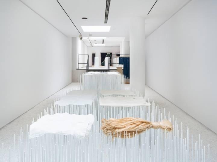 SChxivoi56h97's tweet photo. Majotae Textile Exhibition by Yusuke Seki, Tokyo – Japan #windowdesigner #giuseppematteo @Luxe_Interiors @VM_101 http://t.co/btyCleHoOh