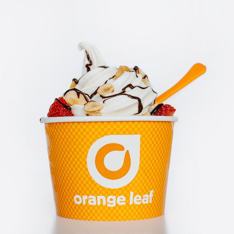 Another Monday, another sundae.  #bananasplit #freshbananafroyo