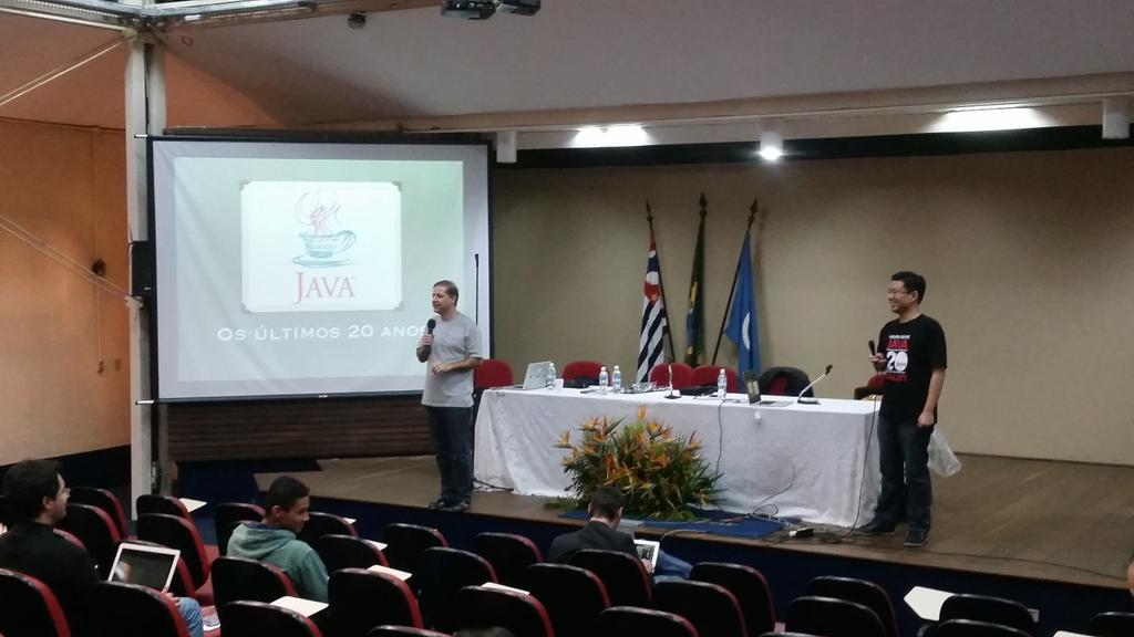 Cascozza's tweet photo. Começa o #soujava São carlos! Vamos comemorar #Java20 continuando #20javadays com brindes #locaweb http://t.co/sZMFLEp66y