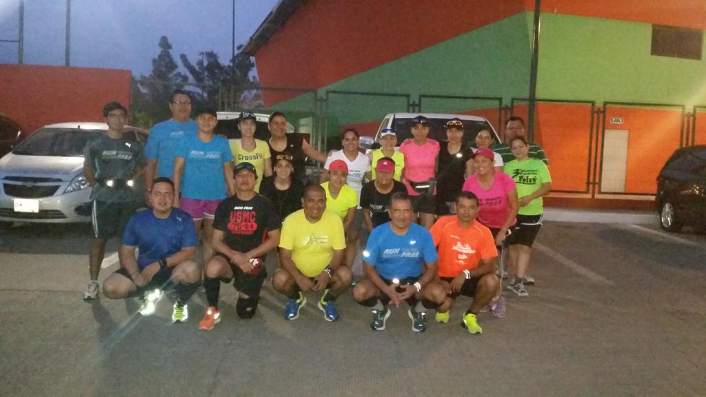 nayreyna's tweet photo. Entrenamientos de la semana pasada hoy comenzamos con mas 😉 #corrernosune #runfree  @Rrun_Free http://t.co/tydew7NOow