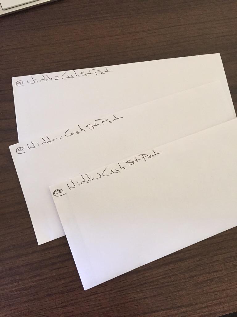 lisa_trunzo's tweet photo. one more reason to attend tonight's Bingo, free cash, compliments of @HiddenCashStPete ! https://t.co/VsEyomuaCg http://t.co/P6IfMoegNO