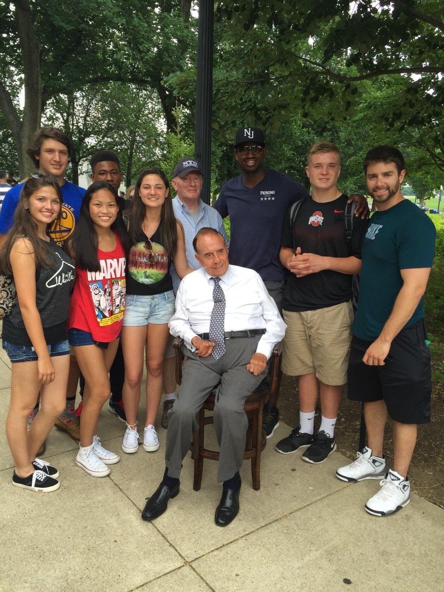 ParamusCathHS's tweet image. Freshmen got a surprise visit from Robert Dole at the DC WWII Memorial this weekend! 🇺🇸🇺🇸 #PCdoesDC #FroshFieldTrip