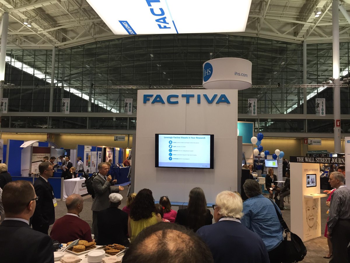 DowJones's tweet photo. Join us booth 915--we’ve got cookies and a crowd at our #SLA2015 workshop on data visualization #DJsla  @mattydonahue http://t.co/bWwieOS32z