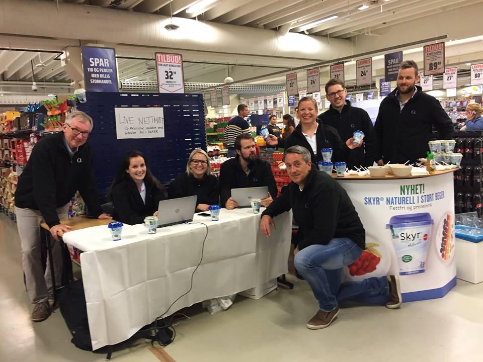 QBentM's tweet photo. QFolket på facebookmøte på OBS! Lagunen i Bergen.Et #forbrukerdrevet team til å være stolt av. #Verdensklasse http://t.co/nBCDvQ6yV8