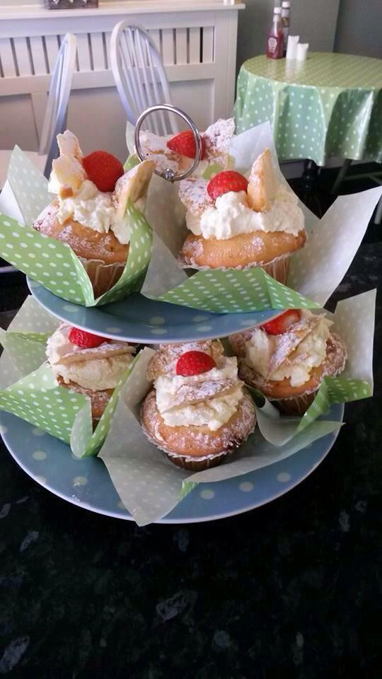 Toast2Roast's tweet photo. We have a variety of ice creams/cakes available at @Toast2Roast 🍰🍨🍦 #StHelensHour #FamilyRunCafe #StHelens http://t.co/fFlfvlm0uQ