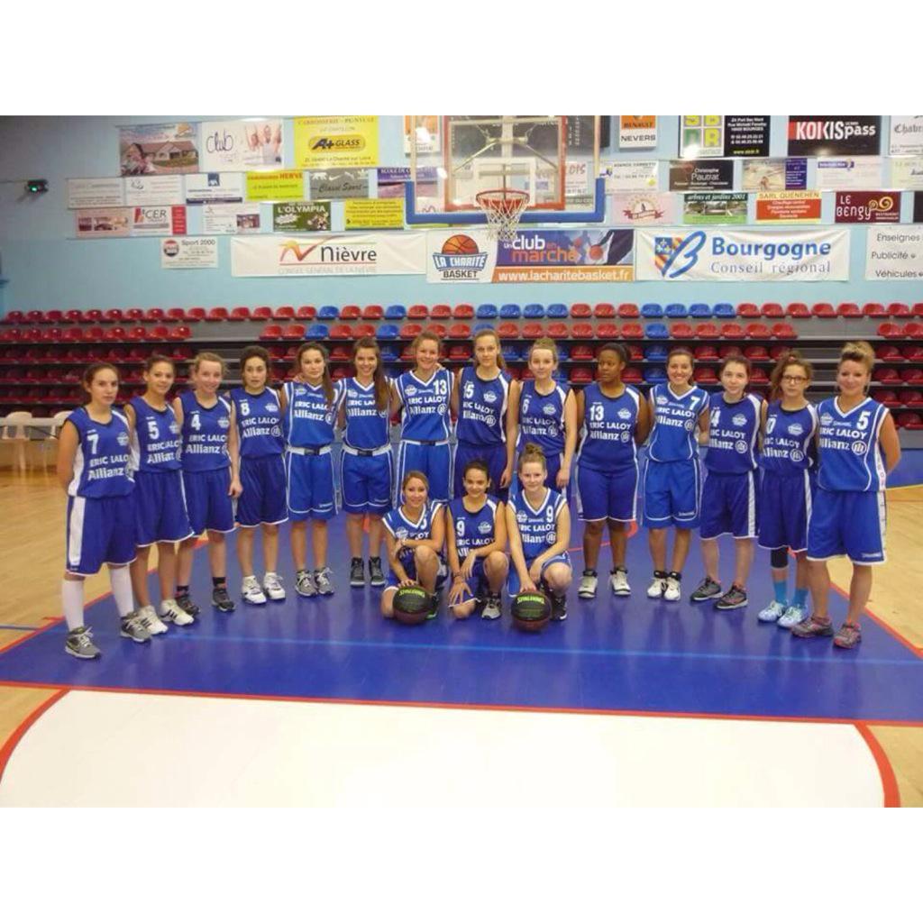 ju_debard's tweet photo. une famille.🏀 #LCB58🔵 http://t.co/BvyfTZH1L9