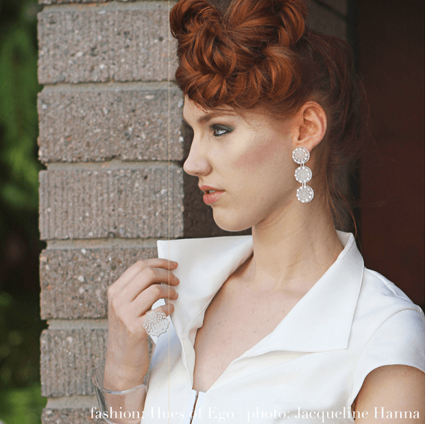 Stylin_co's tweet photo. http://t.co/nidRSJnDIC Match acrylic #jewelry &amp; a trendy white top or #romper. Check the link for more #fashion #love http://t.co/UNtzyN62Ru