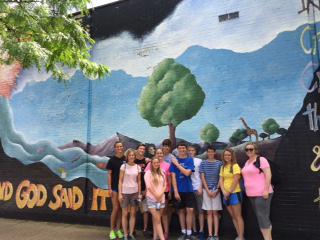 cccckc_students's tweet photo. Mission trip happenings: Mural in "Godtown" painted by rival gang members. http://t.co/suhorvxCX6