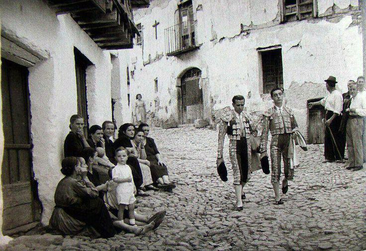imanolsanchez's tweet photo. ¡Una de las claves para que se fomente la tauromaquia por si sola, es que los toreros seamos mas cercanos al pueblo! http://t.co/Jbu3jmjjPI