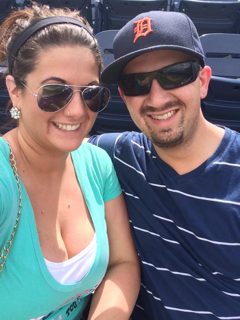 KcShae10's tweet photo. We skipped work for this :) #CWS #PlayingHooky #BestTimeOfTheYear @JoshBenson18 http://t.co/V0AhMmYVX1