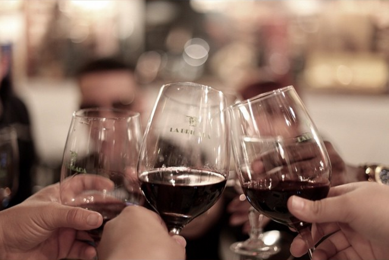 daddy_yankee's tweet photo. SALUD Y VIDA! #DYenArgentina http://t.co/1zJLAVBx3d