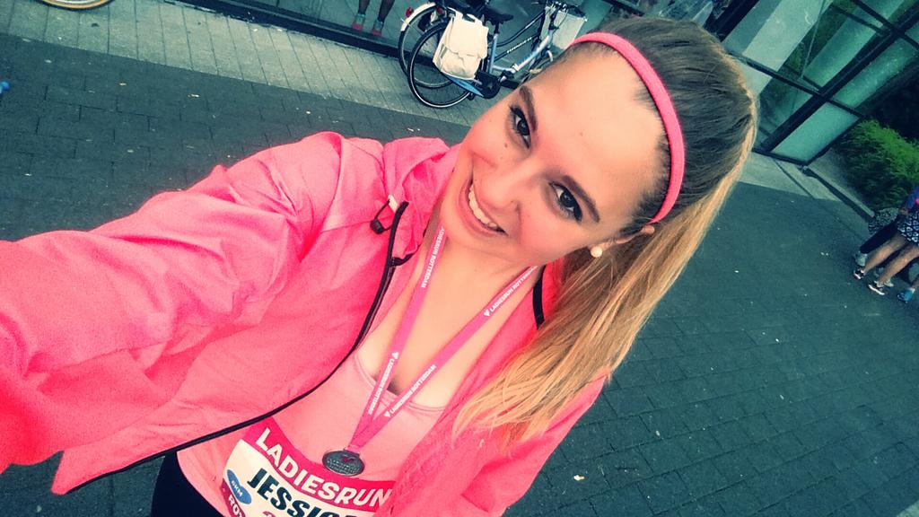 JSC_x's tweet photo. De 5 km net niet binnen het half uur gelopen. Toch trots op mezelf! #ladiesrun #first #run http://t.co/8hhYbsbHSd