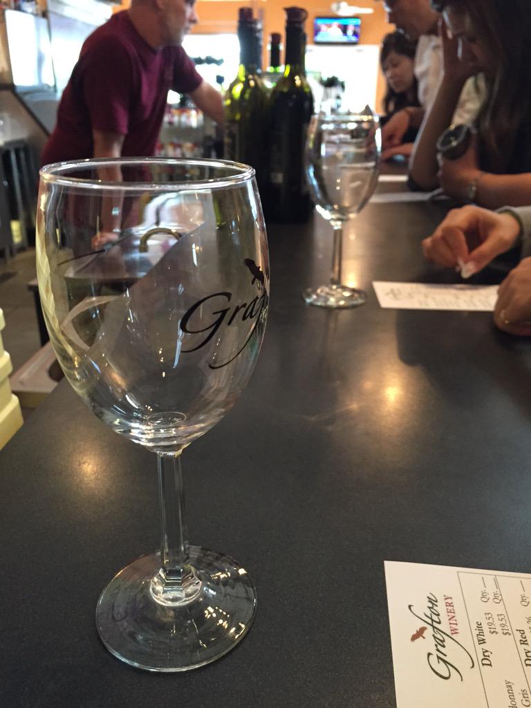 VisitAltonPR's tweet image. Time for #wine tasting at @GraftonWinery! #ExploreGreatRivers #EnjoyIllinois