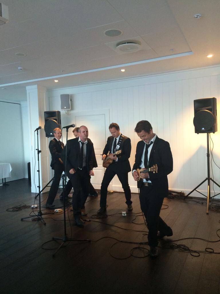 HellstringsN's tweet image. Photos from our last gig, playing for Norsk Hydro at Larkollen. #ukulele