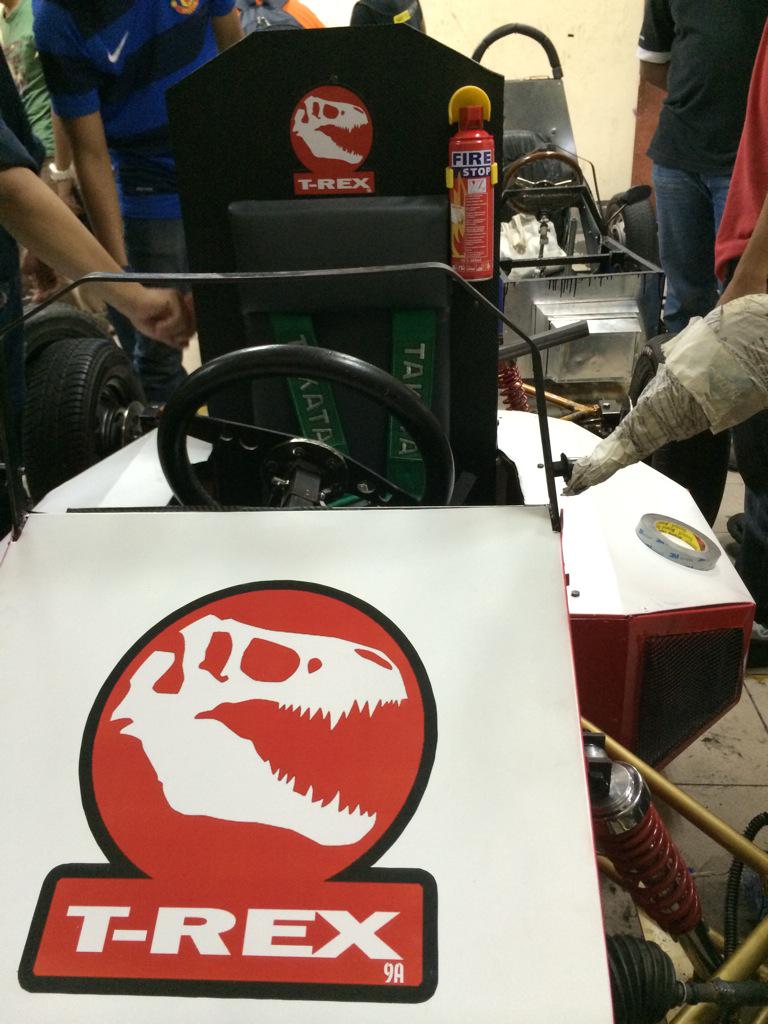 faezhaziq's tweet photo. It's 6.00 in the morning and we are still here. Good job lads! #TRexPower http://t.co/gXTzhyuRxv