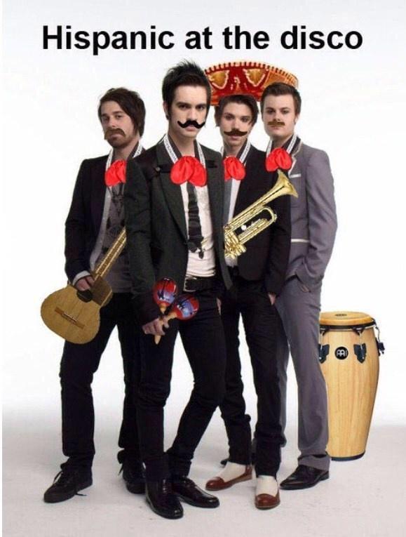 CapOrangebeard's tweet photo. Si. @PanicAtTheDisco http://t.co/8jI5AueMsn