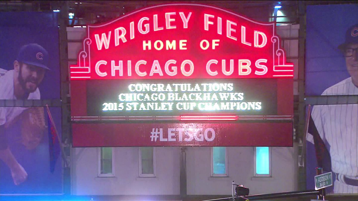 WGNNews's tweet image. Wrigley Field shows its love for the #Blackhawks.  More on the city's celebrations here: go.wgntv.com/1JUttTj