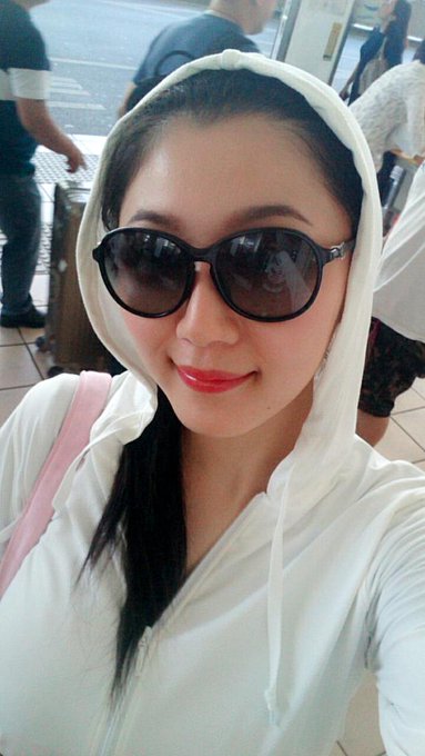 沖縄ついたよヾ(@゜▽゜@)ノ良い天気だし暑い☀ http://t.co/EHIXotaYf3