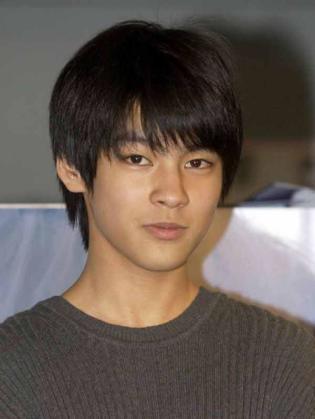 요즘 보는 아침 드라마 まれ에서 넘 끌려서 찾아봤더니 아무도 모른다誰も知らない의 주인공이었다니... 영화 조만간 꼭 봐야지 #柳楽優弥 #야기라...