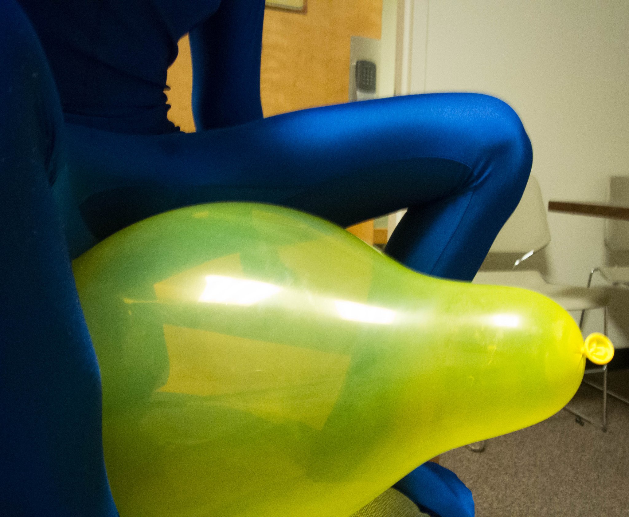 instalooner on Twitter: "Big balloon sit pop in a morphsuit. #zentai #