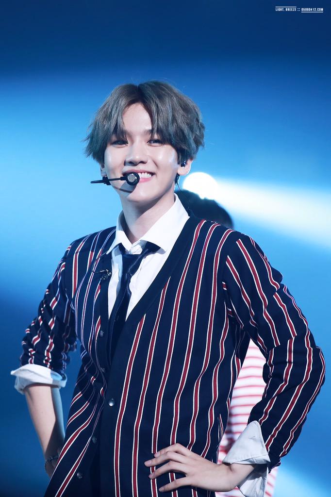 EXOGlobal's tweet photo. [HQ] 150609 Baekhyun @ YHY Sketchbook Cr: Light, Breeze
http://t.co/qs0zObvdmT
http://t.co/O3JZFfqTCb http://t.co/qbImmeU7zl