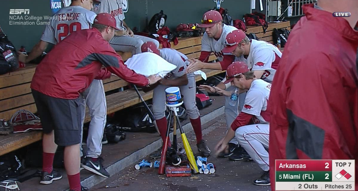 SECNetwork's tweet photo. Tie ballgame! #BennyBaseball at bat. The #OmaHogs are cooking tonight. http://t.co/MXHeKy7Ge9