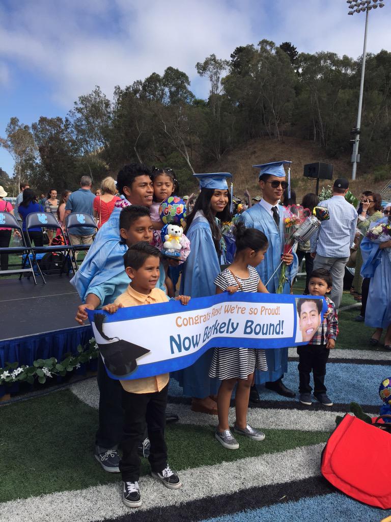 ReyOrtiz9's tweet photo. I made it #2k15Graduates http://t.co/i2U2KJ6Jmx