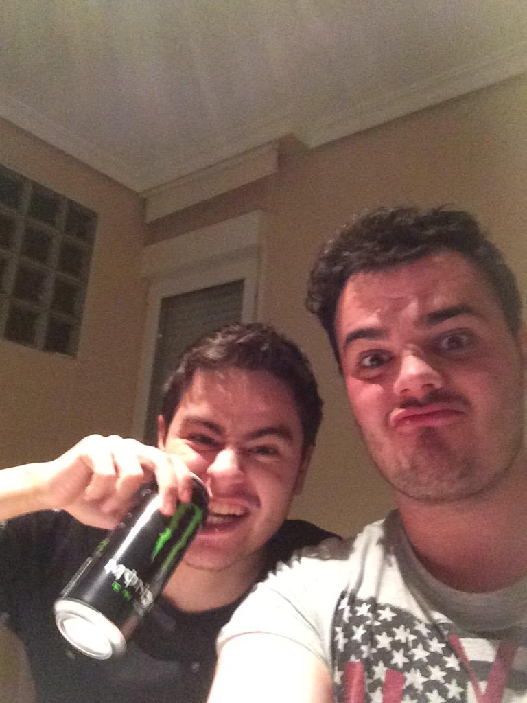 felixam7's tweet photo. Otra noche en vela para variar...a tope de taurina joder @naxo23vb http://t.co/v6sk5EjjHY