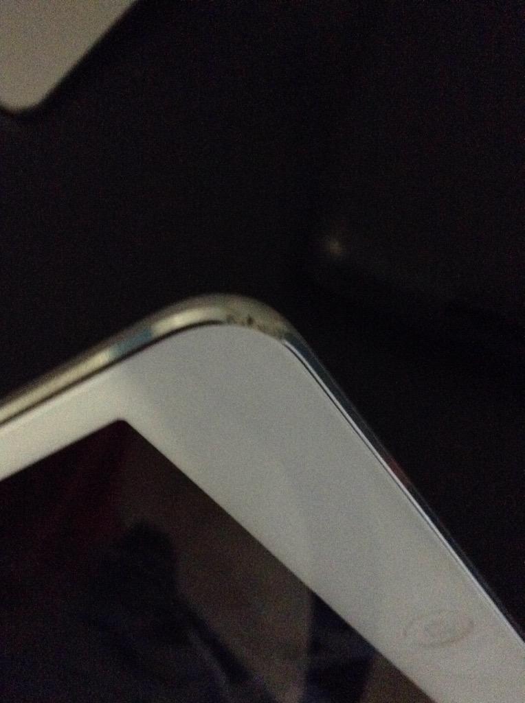 _iTac0's tweet photo. ok guys,you tell me how hard must an iPad mini fall for this to happen?(not mine,it's a client's) digitizer is ok http://t.co/gxD33Iw5fL