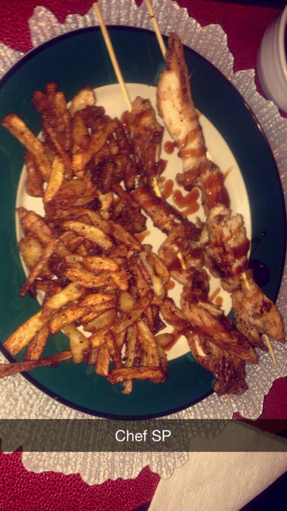 ThatBoySP's tweet photo. Cooked dinner for my lady ❤️ all from scratch #ChefSP http://t.co/uYvYAnUeZr