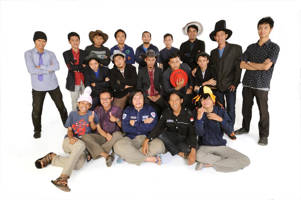 Keluarga besar Partai Bunderan Kabinet Bersama Berkarya 2014-2015 :D