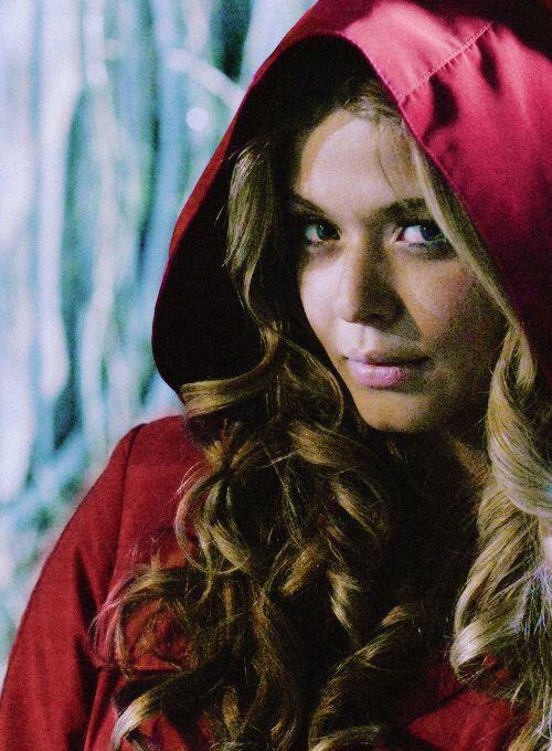 WeWhoLovePLL's tweet photo. Sasha Pieterse always looks beautiful! 💋

#PLL #PrettyLittleLiars #Alison #AlisonDilaurentis @ABCFpll @SashaaPieterse http://t.co/724nxlpbXG