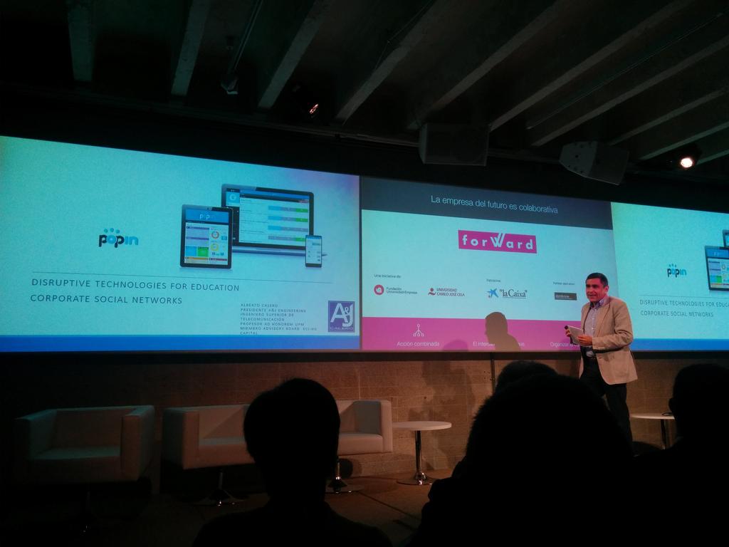 albertope86's tweet photo. @AJCaleroSL Alberto Calero hablando en #forward sobre #Networking y #cienciadelasredes http://t.co/UtYJ77HQTI