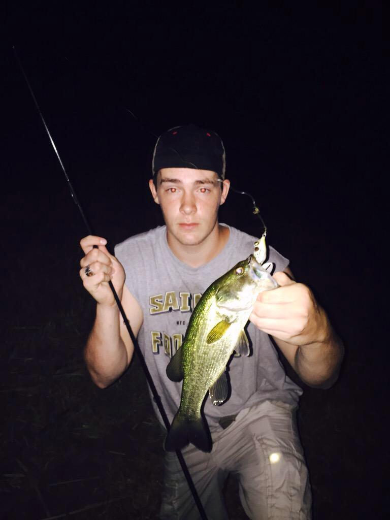 CodyComeaux's tweet photo. Gotta love when they choke the frog 😈🎣 #FrogFishin @gordanjarcia http://t.co/6VEa2gOJtx