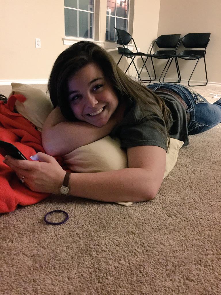 MasonMoon14's tweet photo. No furniture, but my twin is in 3B for the night👸🏽 my ❤️ is full http://t.co/0qQjzm8gmm