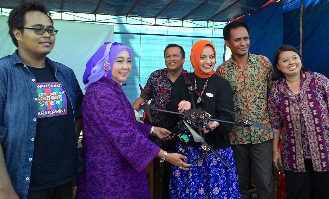 #destika2015 <a href="/kemkominfo/">IsNotSepuh</a> <a href="/stsepti/">Septriana Tangkary</a> @gedhefoundation @yossysuparyo @so3p <a href="/rtikmajalengka/">Relawan TIK</a>