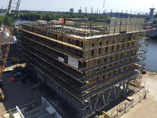 FEK_Metaal's tweet photo. #Patch22 Mooi project in Amsterdam van @HillenenRoosen! Balkonhekken en balkonbeglazing door @FEK_Metaal! http://t.co/Tq9rpvvAfi