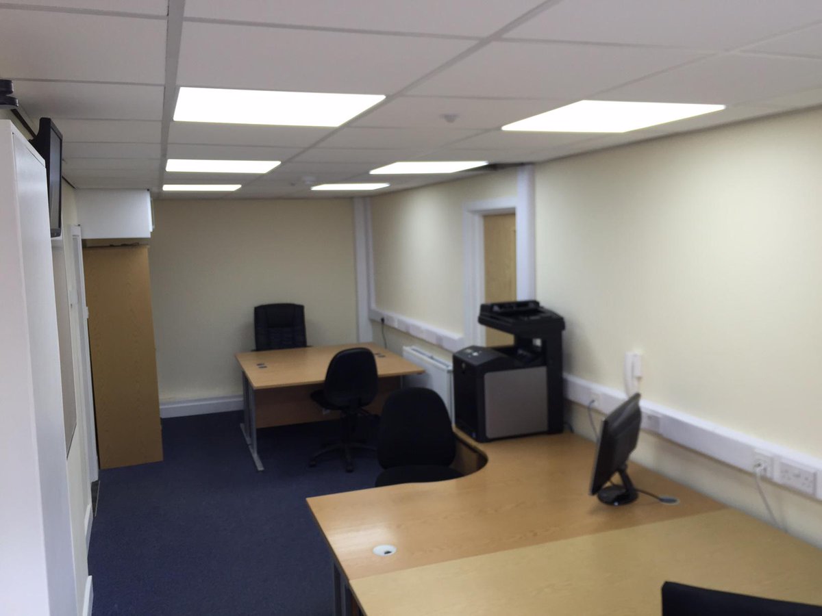 phaseline's tweet image. Gnd floor office to let S9 Suitable for upto 4 ppl with use of a mtg room. Rolling monthly contract.  Pls contact me
