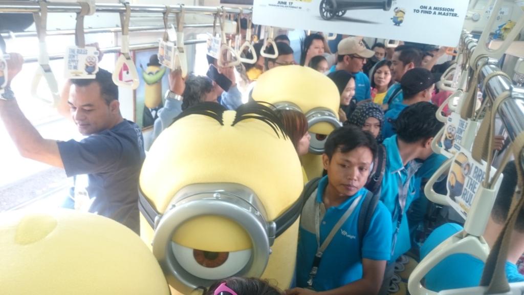 Nggak Cuma ke Amerika dan Inggris, Minions Juga Jalan-jalan Ke Jakarta  bit.ly/1ejtrci