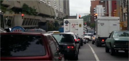 Vía <a href="/Luis24Palacios/">Luis Alfons Palacios</a>  Av Lecuna lenta para avanzar la Sur 17 y Parque Central.