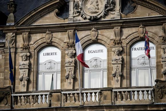 Vous n'avez pas suivi notre tout dernier débat ? Voici le replay  : francetvinfo.fr/replay-magazin… #MotsCroises