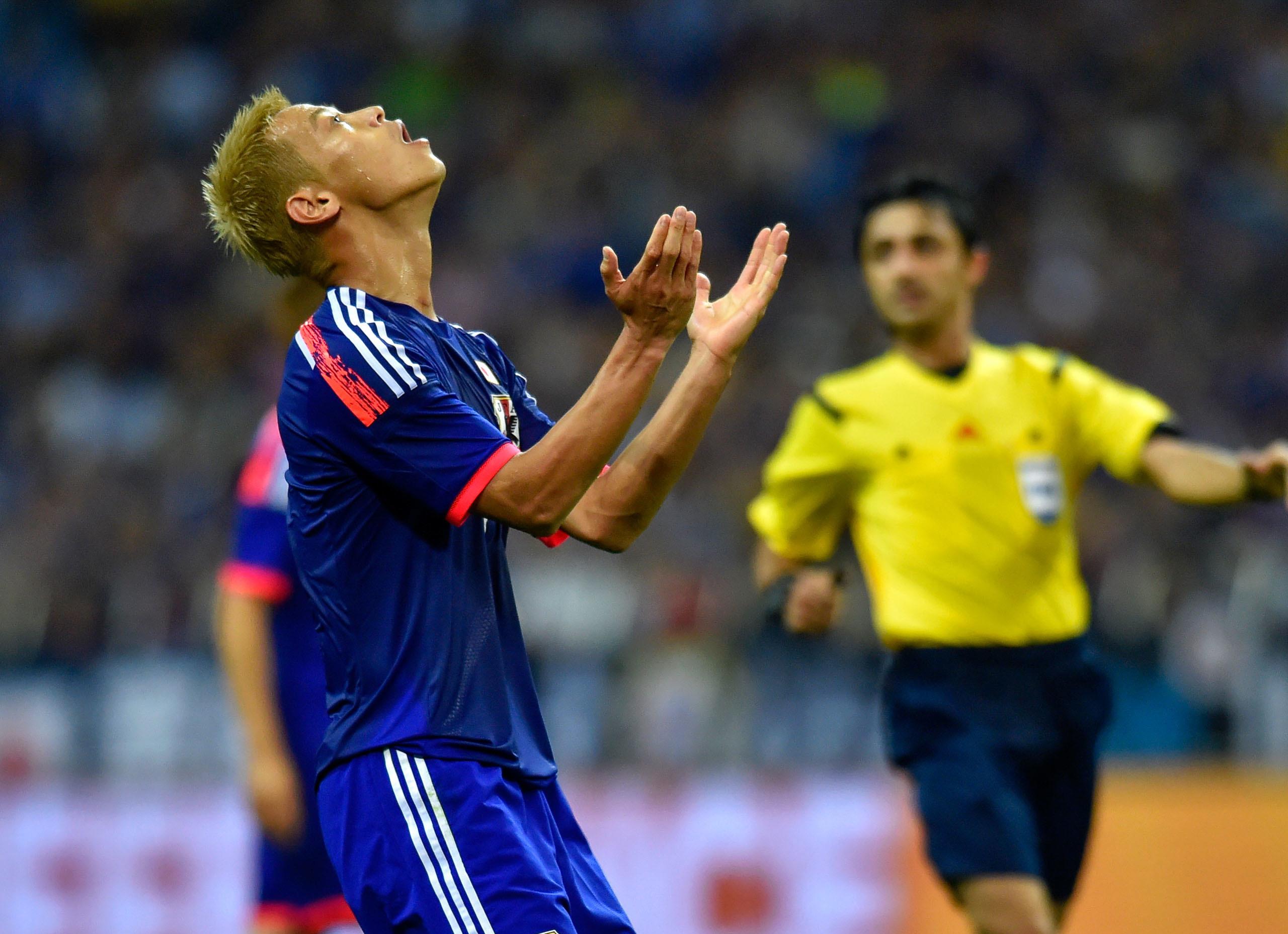 キング W杯予選はホームでまさかのドロー発進 シンガポールからゴール奪えず Http T Co 6nqro1jwjf 日本 代表は16日 W杯アジア2次予選でシンガポール代表と対戦し 0 0で引き分けた Http T Co Igt6b7ofue Twitter