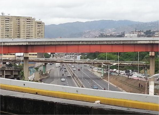 Vía <a href="/Luis24Palacios/">Luis Alfons Palacios</a> #AFF rápida de Pza Vzla hasta un poquito después del Pte Santander.