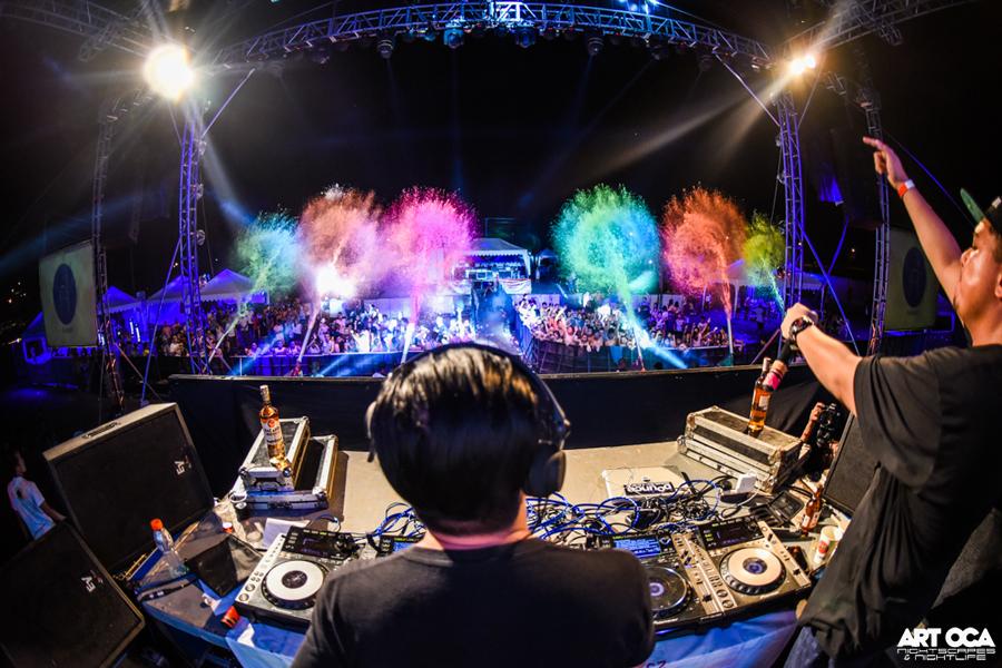 art_oca's tweet image. Paint cannons last Friday at @Raveolutionph in #Bacolod. @marcmarasigan and @mcronthug on deck. #Raveolutionph